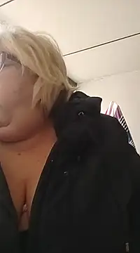 Snapshot of Merilulla chatting on 03/10/25, 11:21 Merilulla online show from 03/10/25, 11:21