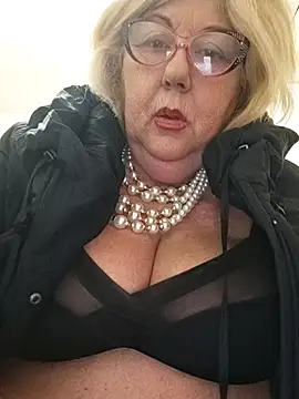 Snapshot of Merilulla chatting on 03/11/25, 03:56 Merilulla online show from 03/11/25, 03:56