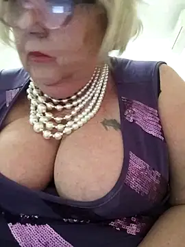 Snapshot of Merilulla chatting on 03/12/25, 02:45 Merilulla online show from 03/12/25, 02:45