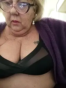 Snapshot of Merilulla chatting on 03/17/25, 05:45 Merilulla online show from 03/17/25, 05:45