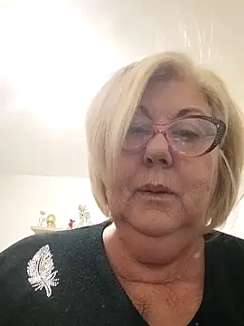 Snapshot of Merilulla chatting on 03/19/25, 06:01 Merilulla online show from 03/19/25, 06:01