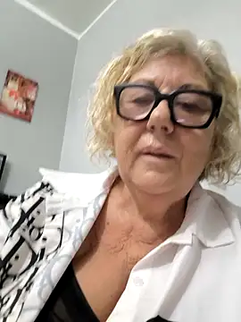 Snapshot of Merilulla chatting on 09/10/25, 06:19 Merilulla online show from 09/10/25, 06:19