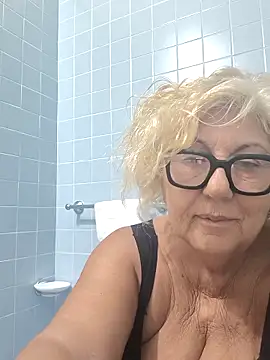 Snapshot of Merilulla chatting on 09/12/25, 12:00 Merilulla online show from 09/12/25, 12:00