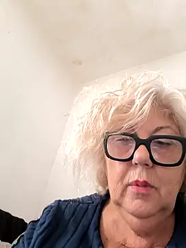 Snapshot of Merilulla chatting on 10/02/25, 11:39 Merilulla online show from 10/02/25, 11:39