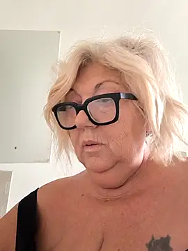 Snapshot of Merilulla chatting on 10/09/25, 01:20 Merilulla online show from 10/09/25, 01:20