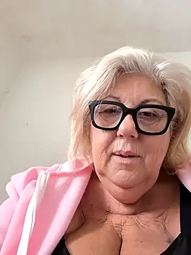 Snapshot of Merilulla chatting on 10/25/25, 11:40 Merilulla online show from 10/25/25, 11:40