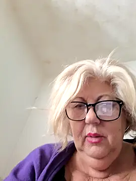 Snapshot of Merilulla chatting on 11/10/25, 08:35 Merilulla online show from 11/10/25, 08:35