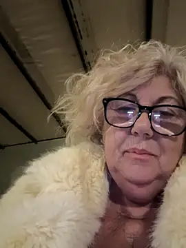 Snapshot of Merilulla chatting on 11/16/25, 02:06 Merilulla online show from 11/16/25, 02:06