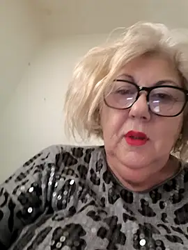 Snapshot of Merilulla chatting on 11/21/25, 11:42 Merilulla online show from 11/21/25, 11:42