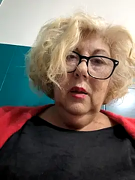 Snapshot of Merilulla chatting on 11/29/25, 11:24 Merilulla online show from 11/29/25, 11:24