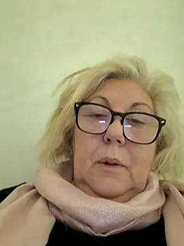 Snapshot of Merilulla chatting on 01/11/26, 11:43 Merilulla online show from 01/11/26, 11:43