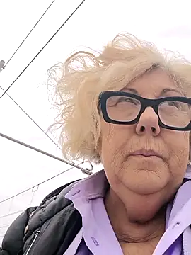 Snapshot of Merilulla chatting on 01/18/26, 12:09 Merilulla online show from 01/18/26, 12:09