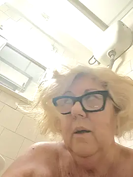 Snapshot of Merilulla chatting on 01/19/26, 12:14 Merilulla online show from 01/19/26, 12:14