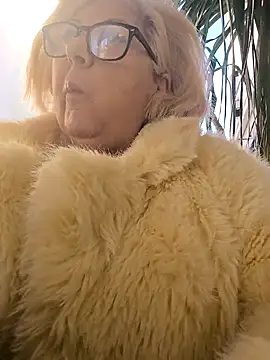 Snapshot of Merilulla chatting on 02/02/26, 01:21 Merilulla online show from 02/02/26, 01:21