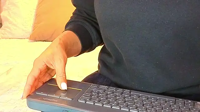 KeryHillson online show from 11/26/25, 12:06