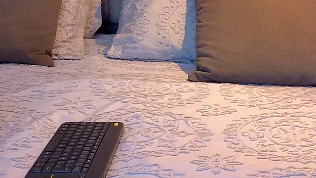 KeryHillson online show from 12/04/25, 11:52