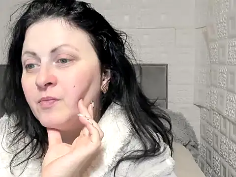 Lillian2 online show from 02/15/25, 12:33