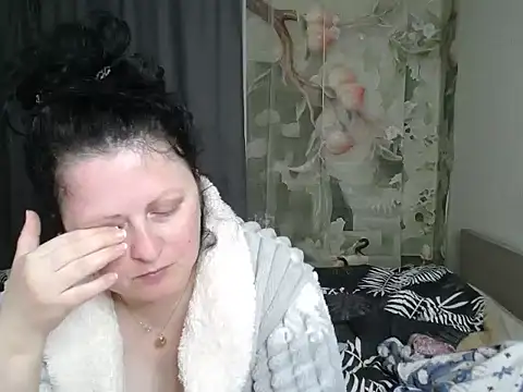 Snapshot of Lillian2 chatting on 05/16/26, 11:57 Lillian2 online show from 05/16/26, 11:57