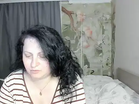 Snapshot of Lillian2 chatting on 05/24/26, 06:24 Lillian2 online show from 05/24/26, 06:24