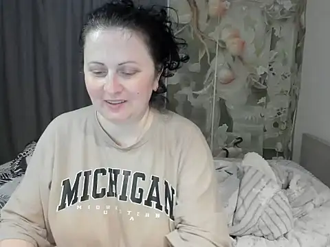 Snapshot of Lillian2 chatting on 06/02/26, 04:09 Lillian2 online show from 06/02/26, 04:09