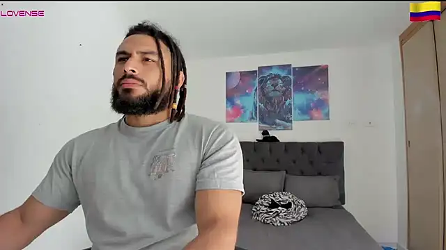 Snapshot of Louis_marley__ chatting on 12/11/24, 02:00 Louis marley online show from 12/11/24, 02:00