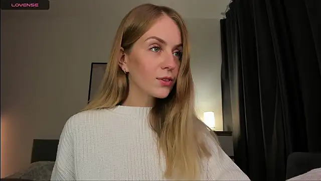 Snapshot of Alice_Dias chatting on 11/10/25, 12:48 Alice Dias online show from 11/10/25, 12:48