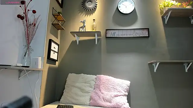 Snapshot of alexandrabootty chatting on 02/17/25, 07:53 alexandrabootty online show from 02/17/25, 07:53