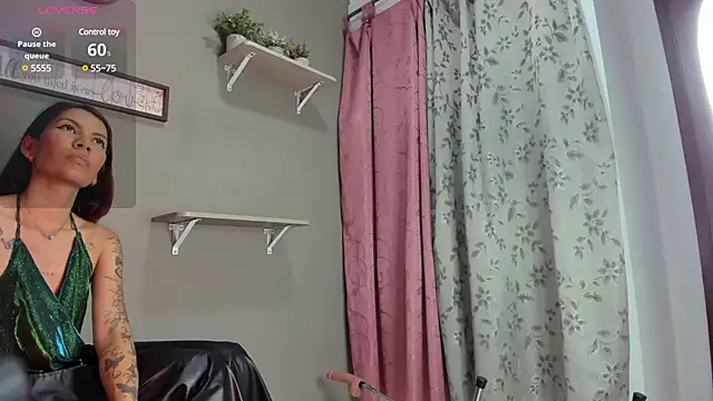 Snapshot of alexandrabootty chatting on 03/12/25, 12:20 alexandrabootty online show from 03/12/25, 12:20