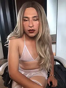 Snapshot of Aly_scarf chatting on 02/17/25, 04:48 Aly scarf online show from 02/17/25, 04:48