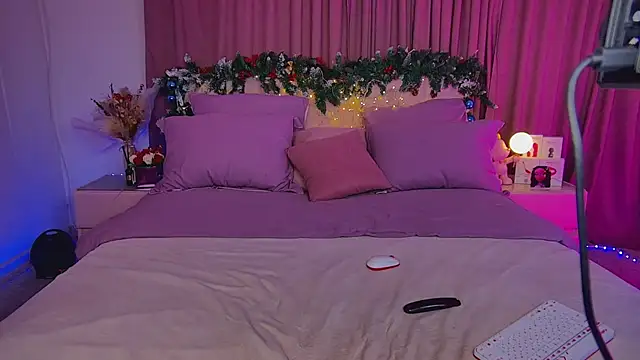 Snapshot of Cosmic_Sia chatting on 12/20/24, 06:08 Cosmic Sia online show from 12/20/24, 06:08