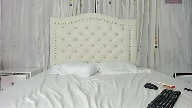 BunnyHotsx online show from 02/23/25, 10:42