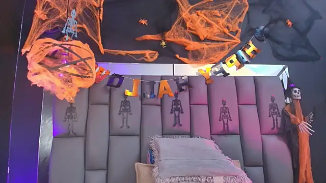  MiaBrown  online show from 10/30/25, 12:06