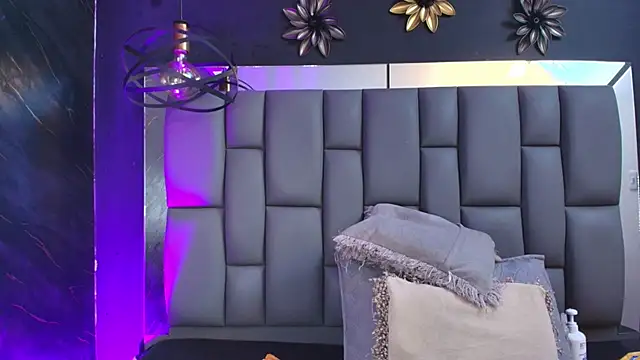  MiaBrown  online show from 11/10/25, 12:04