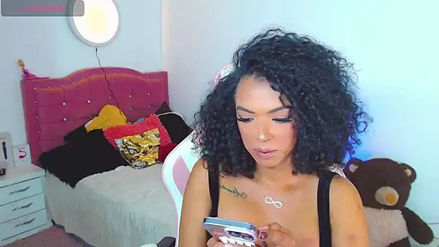 Snapshot of Tanedra_collings chatting on 04/25/26, 04:04 Tanedra collings online show from 04/25/26, 04:04
