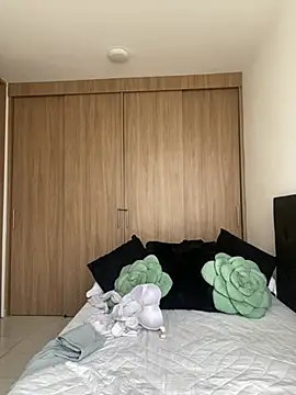 Nicollemays online show from 04/16/26, 01:12