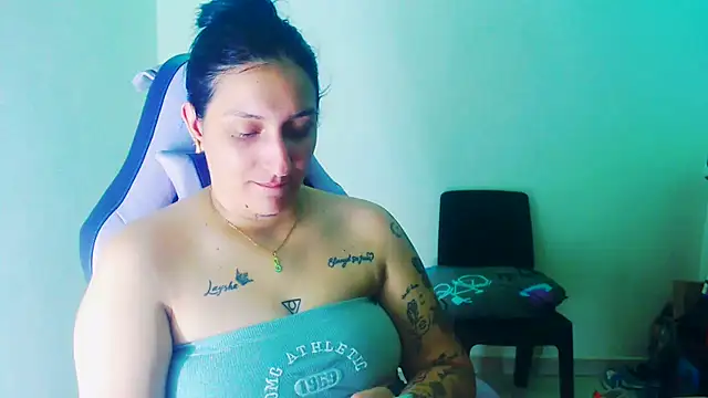 Snapshot of liz_dirty chatting on 07/12/26, 11:07 liz dirty online show from 07/12/26, 11:07