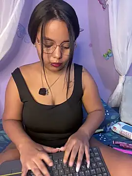 Snapshot of Aleja_DANS chatting on 05/10/26, 12:49 Aleja DANS online show from 05/10/26, 12:49