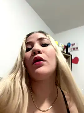 Snapshot of Celestedubois chatting on 10/24/25, 10:17 Celestedubois online show from 10/24/25, 10:17