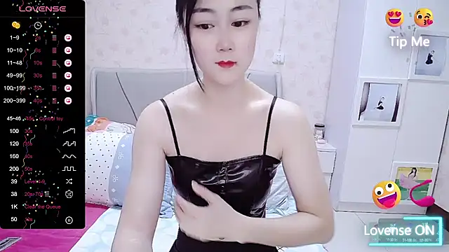 Snapshot of Elvira_baby chatting on 02/01/25, 03:19 Elvira baby online show from 02/01/25, 03:19