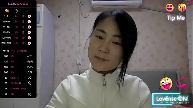 Snapshot of Elvira_baby chatting on 02/01/25, 04:22 Elvira baby online show from 02/01/25, 04:22