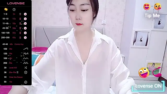 Snapshot of Elvira_baby chatting on 02/05/25, 04:48 Elvira baby online show from 02/05/25, 04:48