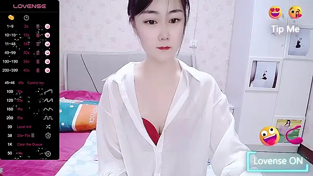 Snapshot of Elvira_baby chatting on 02/06/25, 04:42 Elvira baby online show from 02/06/25, 04:42