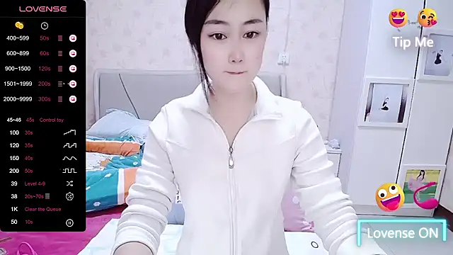 Snapshot of Elvira_baby chatting on 03/10/25, 02:37 Elvira baby online show from 03/10/25, 02:37