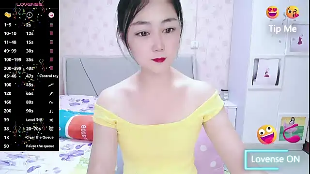 Snapshot of Elvira_baby chatting on 10/22/25, 11:54 Elvira baby online show from 10/22/25, 11:54