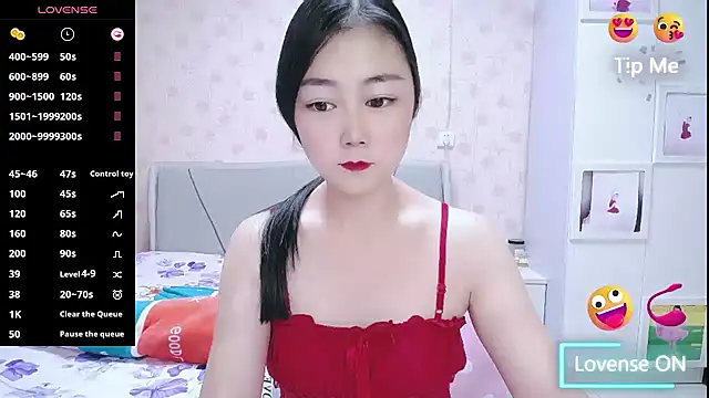 Snapshot of Elvira_baby chatting on 10/24/25, 02:41 Elvira baby online show from 10/24/25, 02:41