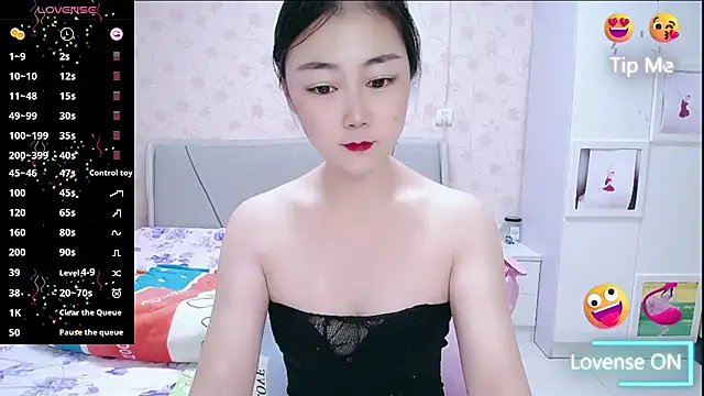 Snapshot of Elvira_baby chatting on 11/13/25, 02:43 Elvira baby online show from 11/13/25, 02:43