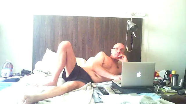 dazuk4513 online show from 05/14/26, 05:09