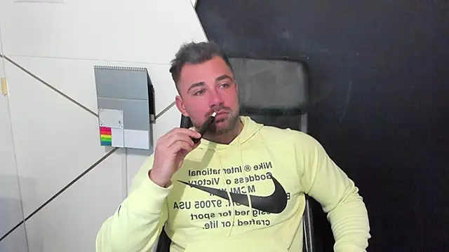 Snapshot of DuncanStone chatting on 02/05/25, 02:05 DuncanStone online show from 02/05/25, 02:05
