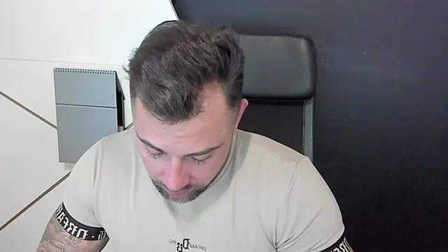 Snapshot of DuncanStone chatting on 02/27/25, 02:32 DuncanStone online show from 02/27/25, 02:32