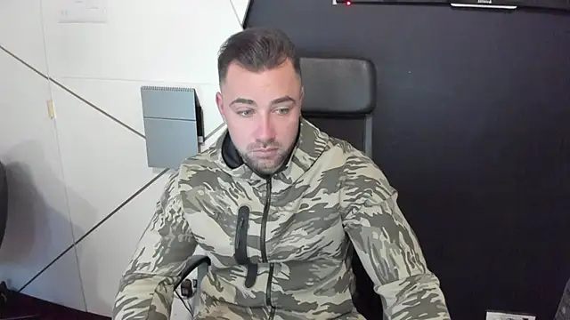 Snapshot of DuncanStone chatting on 03/08/25, 05:07 DuncanStone online show from 03/08/25, 05:07